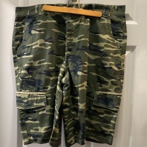 Mountain Ridge mens camouflaged shorts size 38